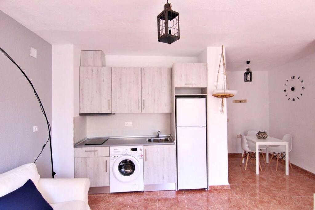 Precioso Piso Soleado, Con Vistas A Monumento. Wfi Appartement Almuñécar